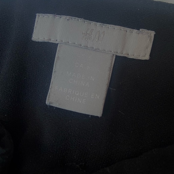 ⚡️ H&M Black Tapered Dress Pants - Picture 4 of 5